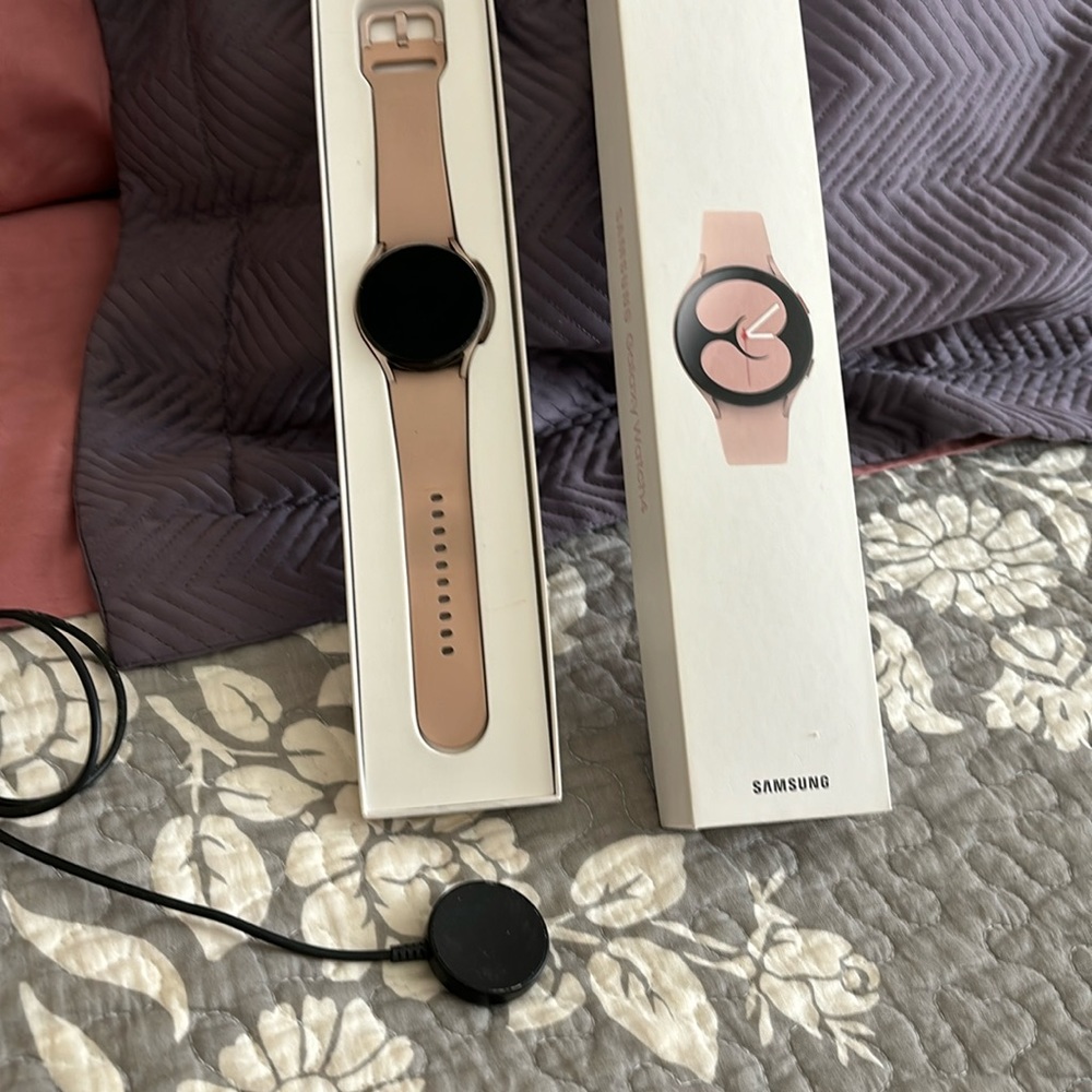 Samsung Galaxy watch 4 with charger
